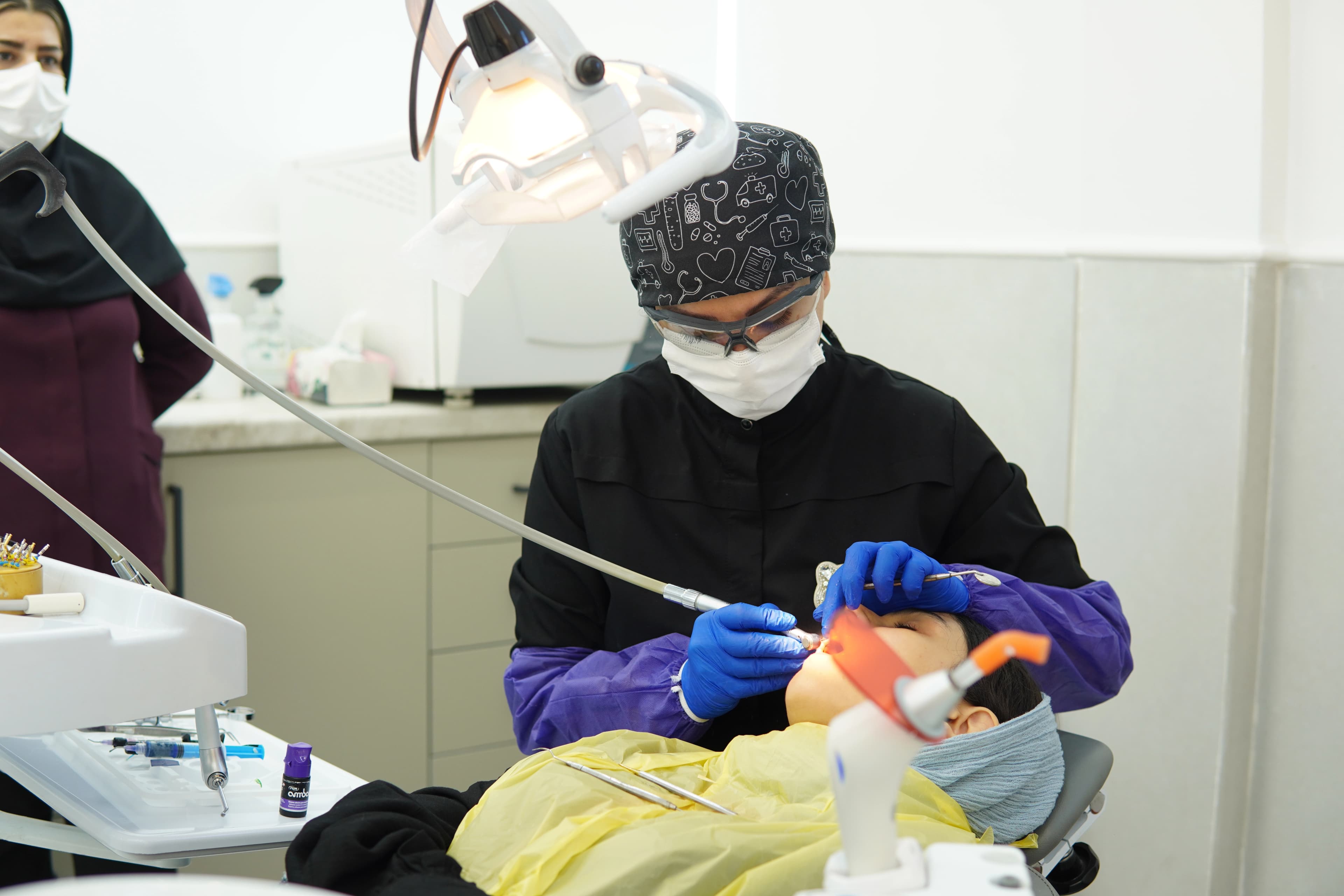 عکس دکتر سحر زندرحیمی، متخصص ارتودنسی و زیبایی در مطب لوتوس